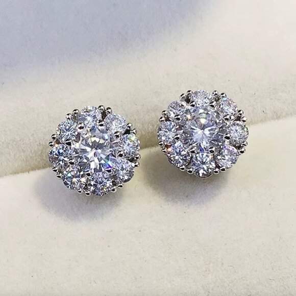 NEW 18k White Gold Round Diamond Earrings - Picture 2 of 6